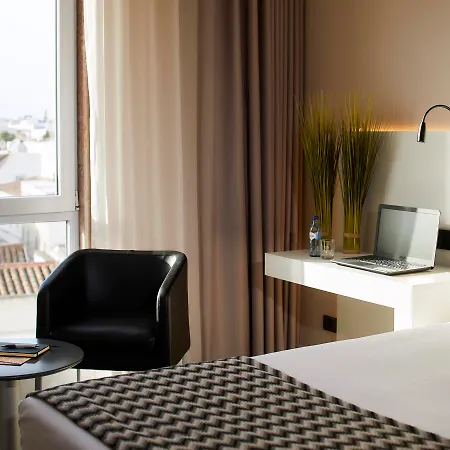 Hotel & Club
