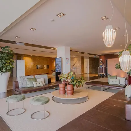 & Club 4* Φάρο