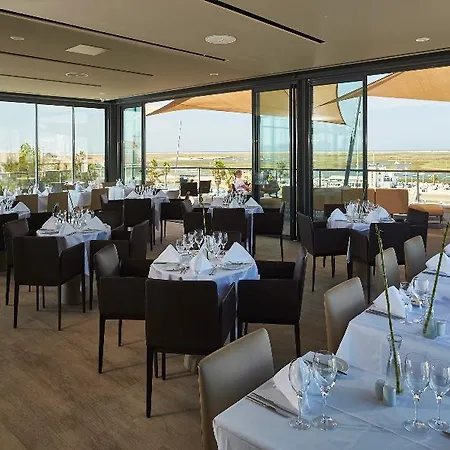 Hotel & Club