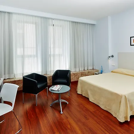 & Club 4* Φάρο