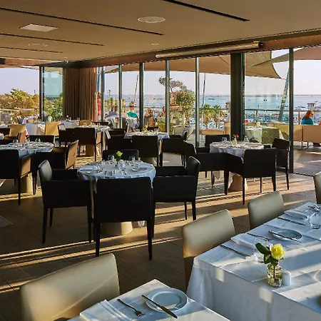 Hotel & Club
