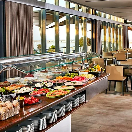 Hotel & Club